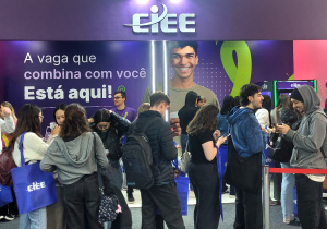 Fortalecendo laços com empresas e instituições de ensino