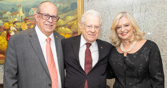 Foto dos premiados com o Troféu