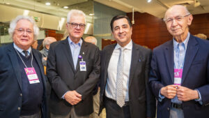 Executivos do CIEE se reúnem em evento de homenagem aos professores.