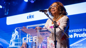 Eunice Prudente e Antonio Palma são homenageados durante o Dia dos Professores no CIEE.