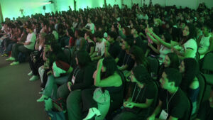 Jovens na plateia durante o último dia de EXPO CIEE 2026.